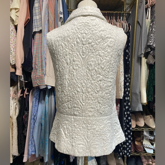 White House Black Market Cream and Gold Full Zip Up Vest. Size Large. - Picture 5 of 12